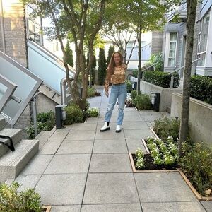 Denim forum sz 26 Blue cropped ripped jeans